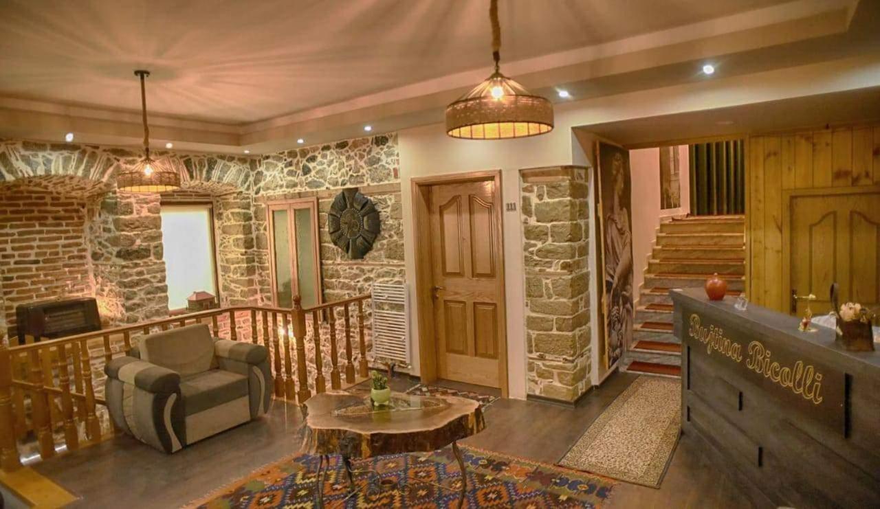Hotel Bujtina Bicolli Korcza Zewnętrze zdjęcie