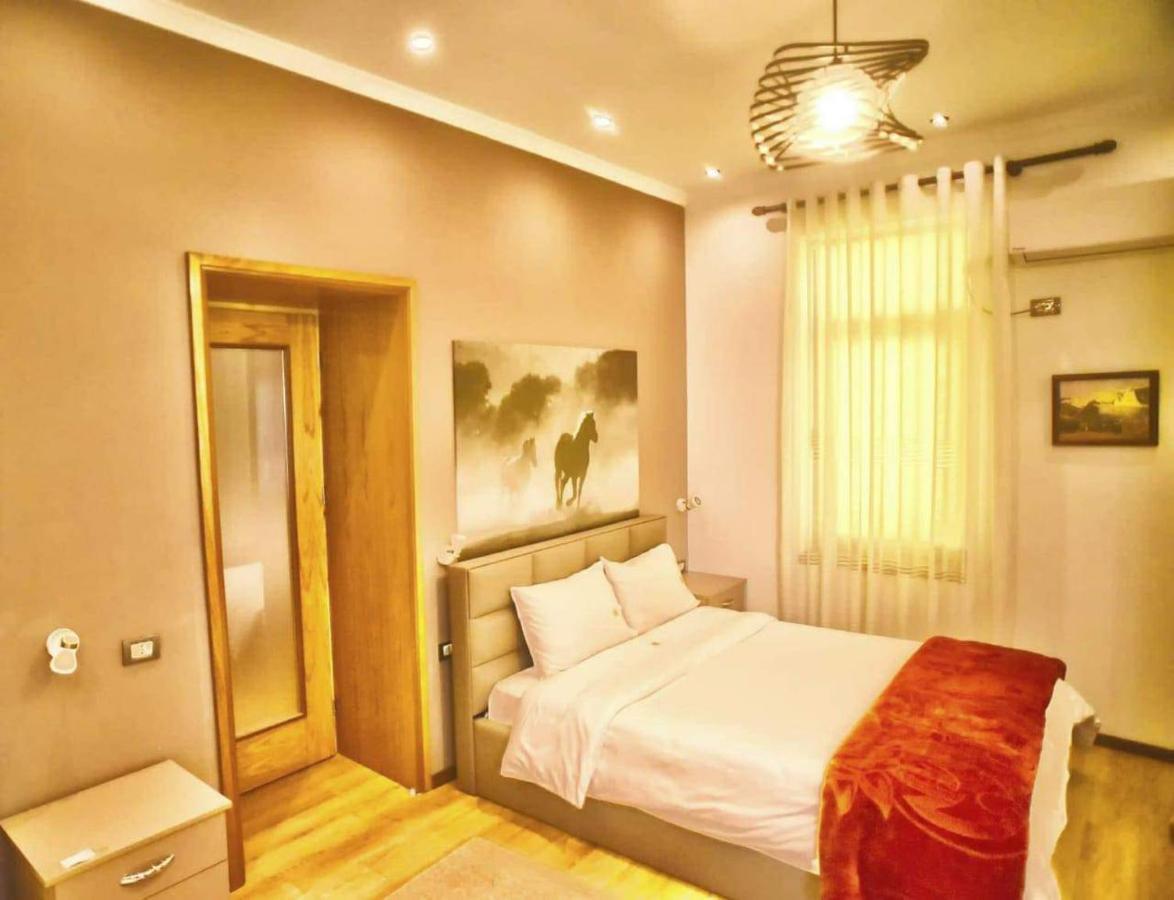 Hotel Bujtina Bicolli Korcza Zewnętrze zdjęcie