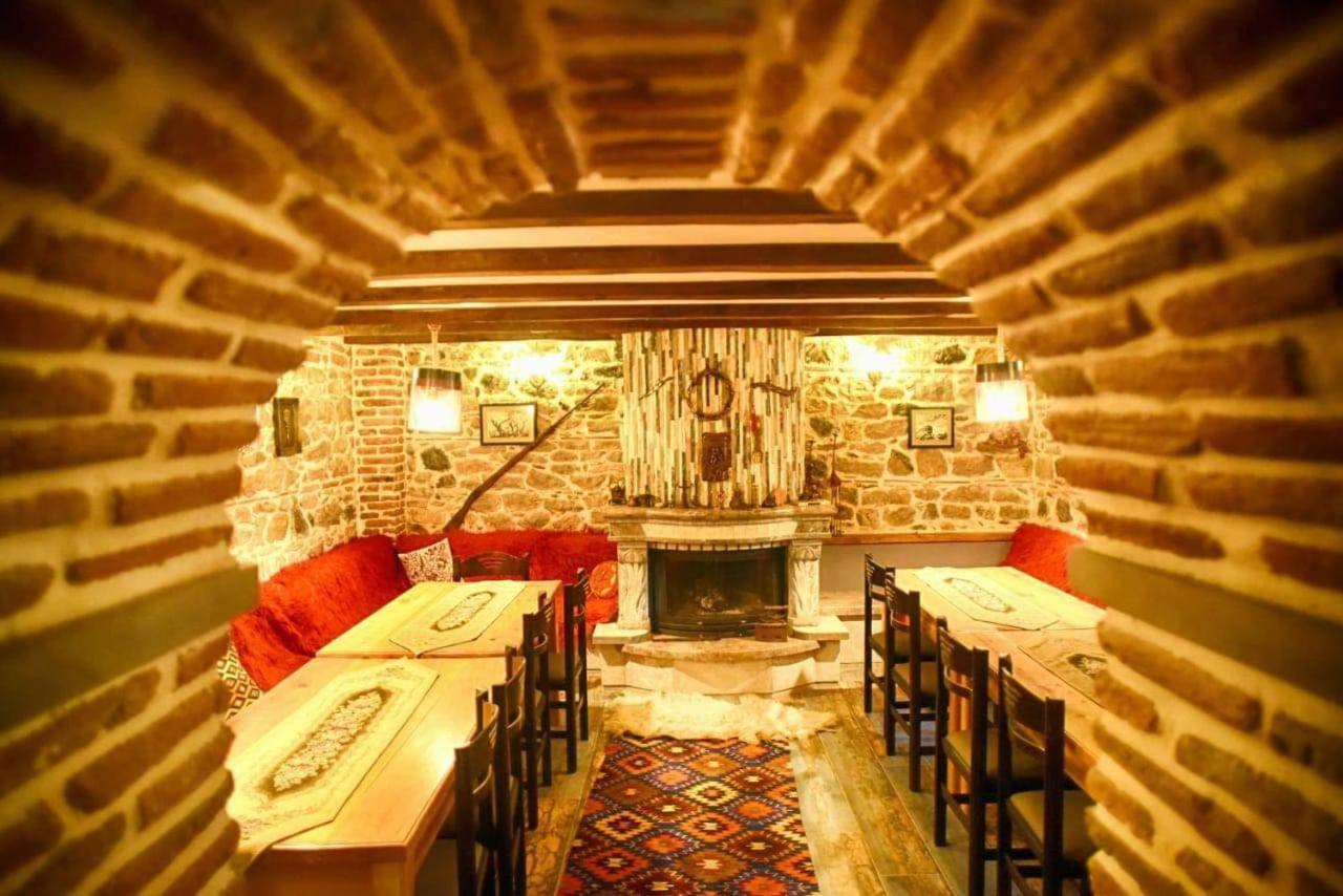 Hotel Bujtina Bicolli Korcza Zewnętrze zdjęcie