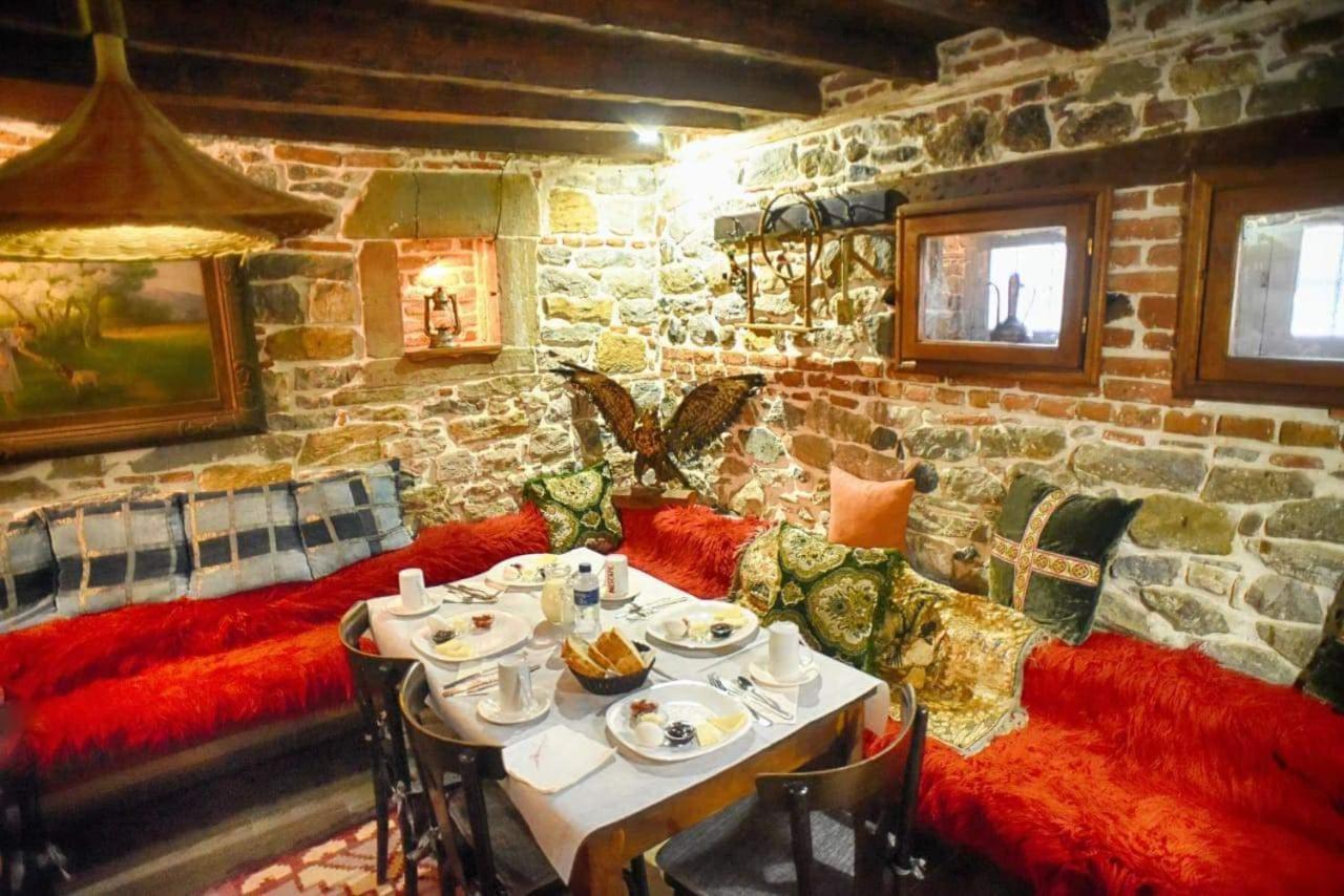 Hotel Bujtina Bicolli Korcza Zewnętrze zdjęcie