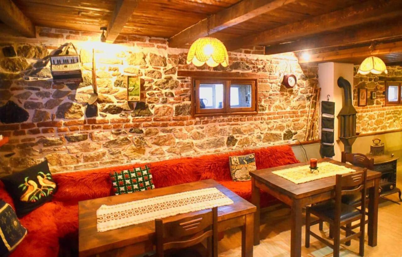 Hotel Bujtina Bicolli Korcza Zewnętrze zdjęcie