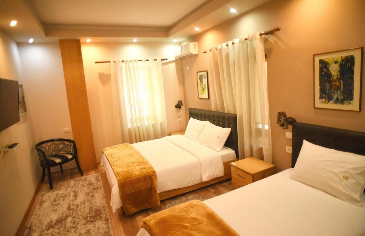 Hotel Bujtina Bicolli Korcza Zewnętrze zdjęcie
