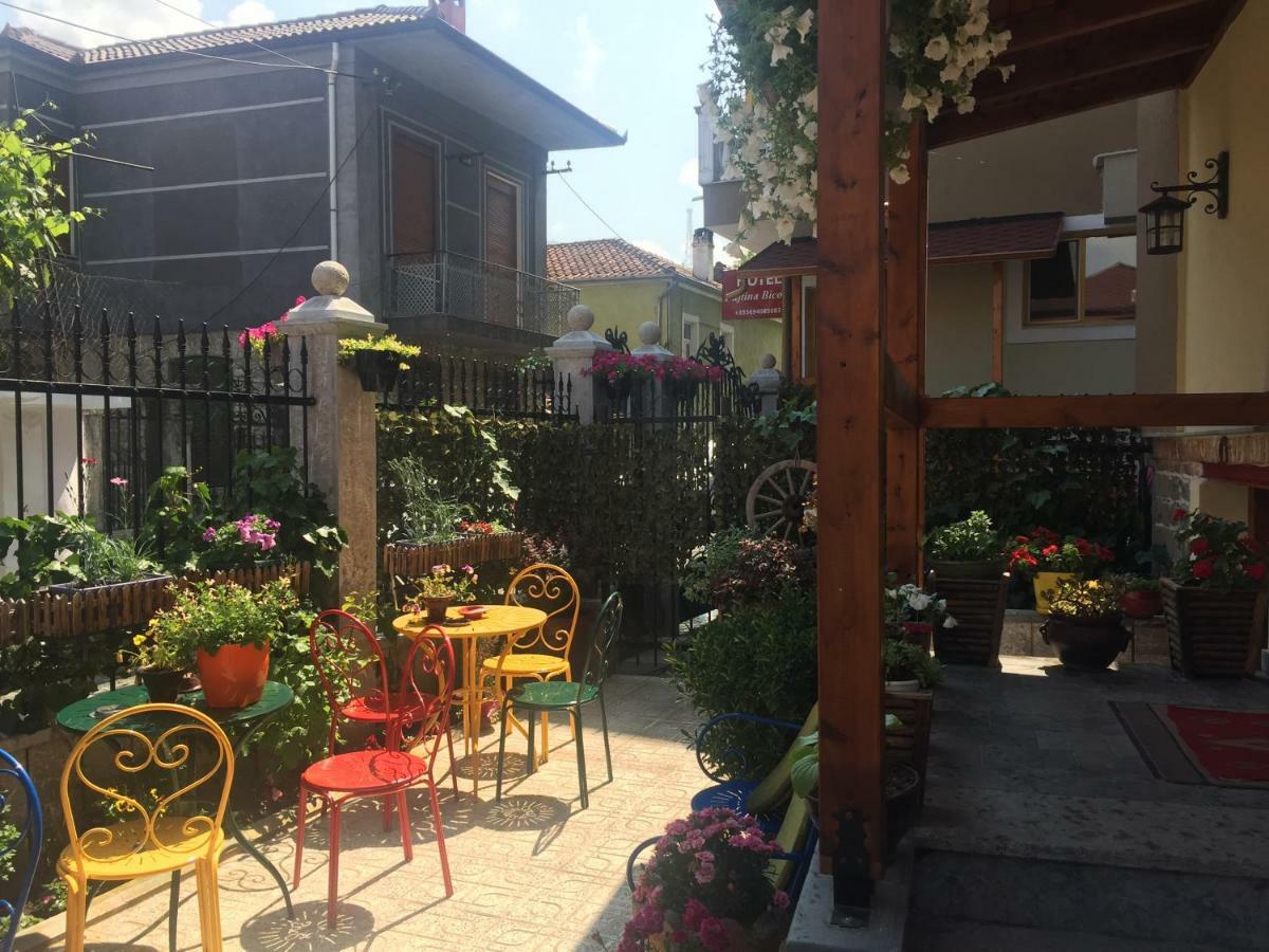 Hotel Bujtina Bicolli Korcza Zewnętrze zdjęcie