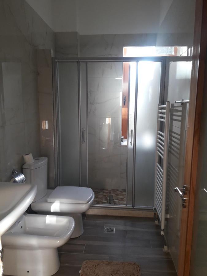 Hotel Bujtina Bicolli Korcza Zewnętrze zdjęcie